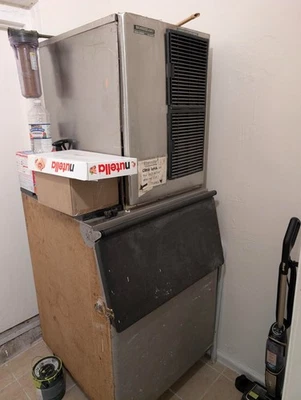 Máquina de hielo refrigerada por aire Hoshizaki KM-500MAH: cabezal + contenedor Foto 1 de 4