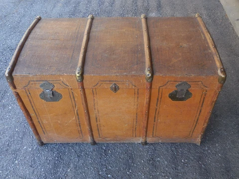 ORIGINAL ANTIQUE 1920s ITALIAN WOODEN TRUNK COVERED WITH CANVAS-original Plato' Cover