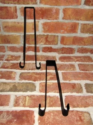 Dos colgadores de guirnalda de doble cara - Amish hecho a mano metal negro sobre el gancho de la puerta Foto 1 de 4