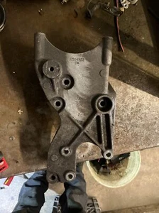 96-05 GM 12554522 Power Steering & A/C Compressor Bracket 4.3L 5.0L 5.7L OEM - Picture 1 of 6