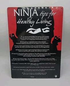 Insegna Ninja Metallo Wall Art Punte Per Umorismo Di Vita Sano 2008 Mantide 8x11,5" - Foto 1 di 3