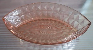 Vintage DEPRESSION GLASS PINK Diamond Boat Shaped Bowl - Picture 1 of 3