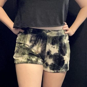 Freshman Kids' Plush Stretch Velvet Tie Dye Shorts In Sea Moss Size L (12-14)NWT - Picture 1 of 5