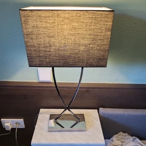 Große Designklassiker Tisch Stehlampen mit Stoffschirm eckig - Nachttischlampen - Bild 1 von 8