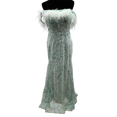 Nuevo Vestido de Baile de graduación Alyce Paris Lentejuelas/Encaje Escote Plumado Ajuste/Acampanado Como Nuevo Talla 10 Foto 1 de 4