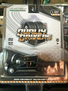 1/64 GREENLIGHT DUALLY DRIVERS 2018 CHEVROLET SILVERADO 3500 HD FLATBED HAULER - Picture 1 of 2