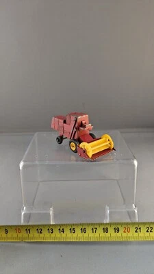 Lesney Matchbox Series Die-cast Toy Car Claas Combine Harvester Red Yellow No 65 - Image 1 of 4