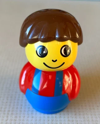 Lego Duplo Primo Figur, Mann mit Latzhose blau Shirt rot - Bild 1 von 3