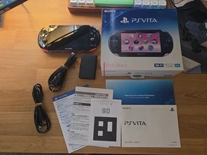Sony PS Vita Konsole PCH-2000 Pink/Schwarz Komplett Box CIB Japan Region Free - Bild 1 von 10