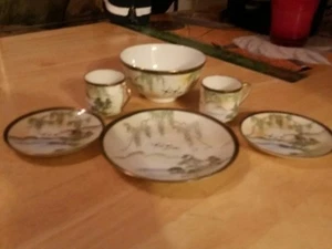 Un hermoso grupo de 6 tazas y platillos japoneses pintados a mano - Imagen 1 de 5