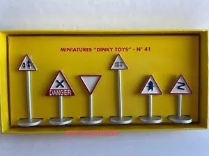 ATLAS DINKY TOYS - COFFRET DE 6 PANNEAUX DE SIGNALISATION ROUTE REFERENCE 41 - Foto 1 di 5