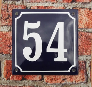 HAUSNUMMER 54 FRANZÖSISCHES EMAILLESCHILD. WEISS Nr. 54 AUF BLAUEM HINTERGRUND. 16x16 cm. - Bild 1 von 2