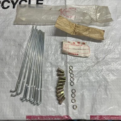 Honda CR125 R CR250 R CR480 R 1982 radios de rueda trasera 10 total 426A0-KA4-700 Foto 1 de 4