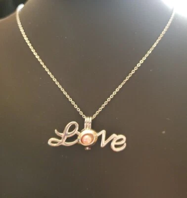 Medallón Enjaulado Amor Color Plata 20 Pulgadas Collar Rosa Perla Agua Dulce Nuevo Foto 1 de 4