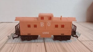 HO Scale Train VINTAGE CABOOSE VINTAGE COUPLER B&O 5964 ORANGE - Picture 1 of 5