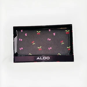 Nueva Cartera ALDO Negra Con Corazones Cereza Rosa y Rojo Tono Dorado - Imagen 1 de 4