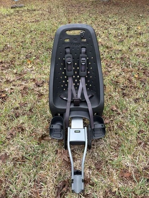 Asiento de bicicleta para niños Thule Yepp Maxi, montaje negro paseos para niños Foto 1 de 4
