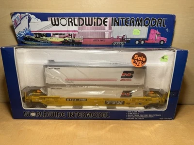 K-LINE Worldwide Intermodal, K-7795 TTX, Burlington Northern Containers, O-Scale - Image 1 of 4