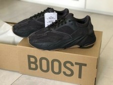 Yeezy Boost 700 Utility Black 44 Neu