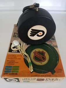 1975 PHILADELPHIA FLYERS HOCKEY PUCK RADIO IN BOX HOCKEY TEAM NHL SELTEN UNGETESTET - Bild 1 von 5