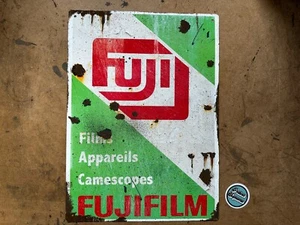 Fuji Fujifilm Kamera Schild rostig verwittert getragen Fotostudio Werkstatt - Bild 1 von 3