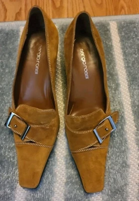 NWOB SERGIO ROSSI Pumps 35 Buckle Pointed Toe Kitten Heel Caramel Suede $695 - Image 1 of 4
