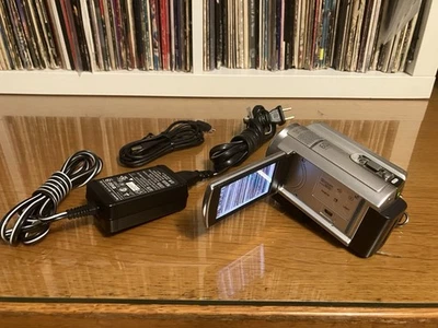 Sony DCR-SR68 Handycam Camcorder 80gb HDD 60x Optical Zoom Flip Screen Silver - Image 1 of 4
