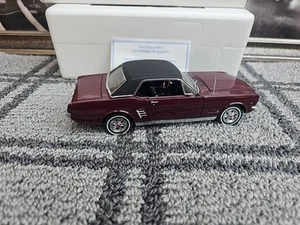 Coche modelo Ford Mustang 1966 granate escala 1/24 diecast Danbury vintage como nuevo ¡NUEVO! - Imagen 1 de 22