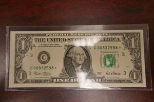** STAR ** $1 2001 Federal Reserve Note ** PAPER CURRENCY AUCTIONS #114 - Picture 1 of 2