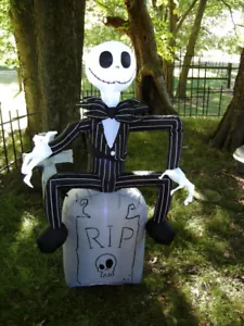 NIGHTMARE BEFORE CHRISTMAS 5 FOOT * JACK SKELETON * AIRBLOWN LIGHTED HALLOWEEN - Picture 1 of 5