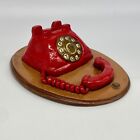 Téléphone rotatif rouge vintage exquirky pop art sculpture kitsch