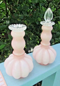 COPPIA BOTTIGLIE PROFUMO ROSA VINTAGE VETRO FENTON ANNI 40 ROSE VANITY ALTE 7" - Foto 1 di 9