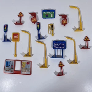 VINTAGE 1987 Matchbox Motorcity Deluxe Play Track Set Accessories Only! 16 piece - Picture 1 of 10