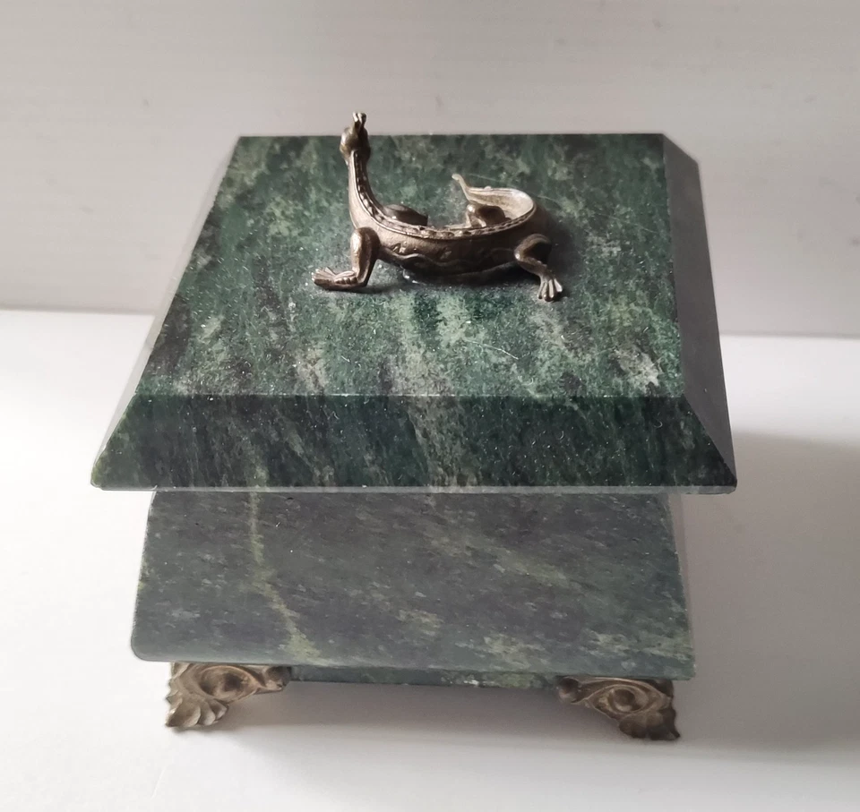 Boite en marbre et statuette salamandre lézard en bronze - Photo 1/4