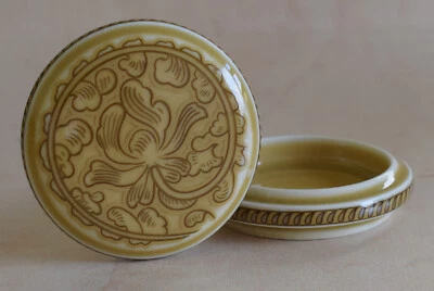 DELPRADO COLLECTION EP56 PORCELAIN TRINKET PILL BOX ROUND SHALLOW BROWN BEIGE  - Image 1 of 4