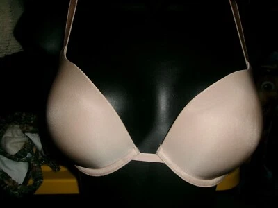 VICTORIA’S SECREt 32D  Pushup Bra - Image 1 of 4