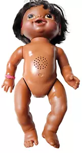 Baby Alive Wets N Wiggles bambola ragazza afroamericana 2010 calci risate bevande - Foto 1 di 11