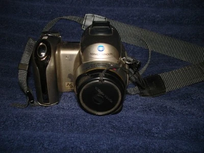 Konica Minolta DiMAGE Z6 Digital Camera 2.0" LCD Display 6.0 MP 12x Optical Zoom - Image 1 of 4