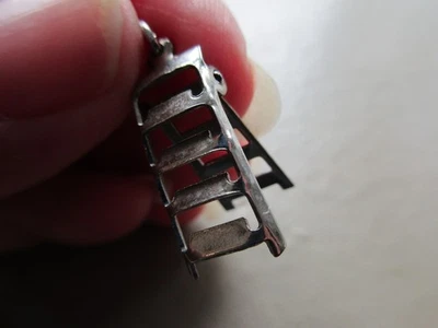 DE COLECCIÓN RETRO ANTIGUO TONO PLATA LINDO PLEGABLE ESCALERA MÓVIL LLAVERO COLGANTE Foto 1 de 4