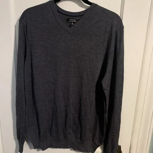Tahari Men’s Wool Sweater Italian Merino XL Pullover V Neck Gray EUC - Picture 1 of 3