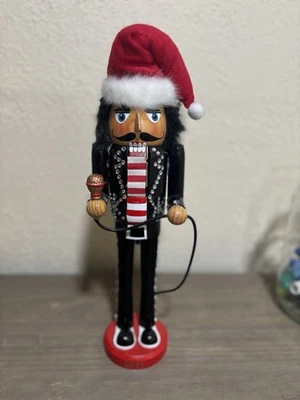 Trimmerry 2011 Wooden singer Nutcracker 14inch — 第 1/3 张图片