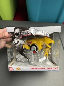 2018 Saban’s Power Rangers Legacy Collection Sabertooth Tiger Zord NRFB - Picture 1 of 11