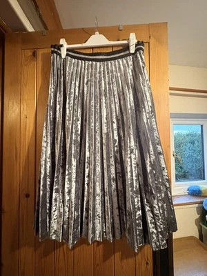 M&S Silver Grey Crushed Velvet Pleated Midi Skirt Size 16 Elastic Waist New - Image 1 of 4