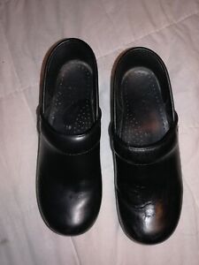  Dansko Women's Black Leather Professional  Clogs Shoes Size 38 / 7.5 - 8 N (Y1)