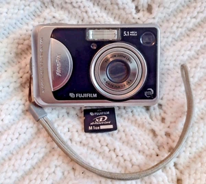 Fujifilm FinePix A510 5.1MP Compact Digital Camera Black TESTED WORKS 1GB - Picture 1 of 11