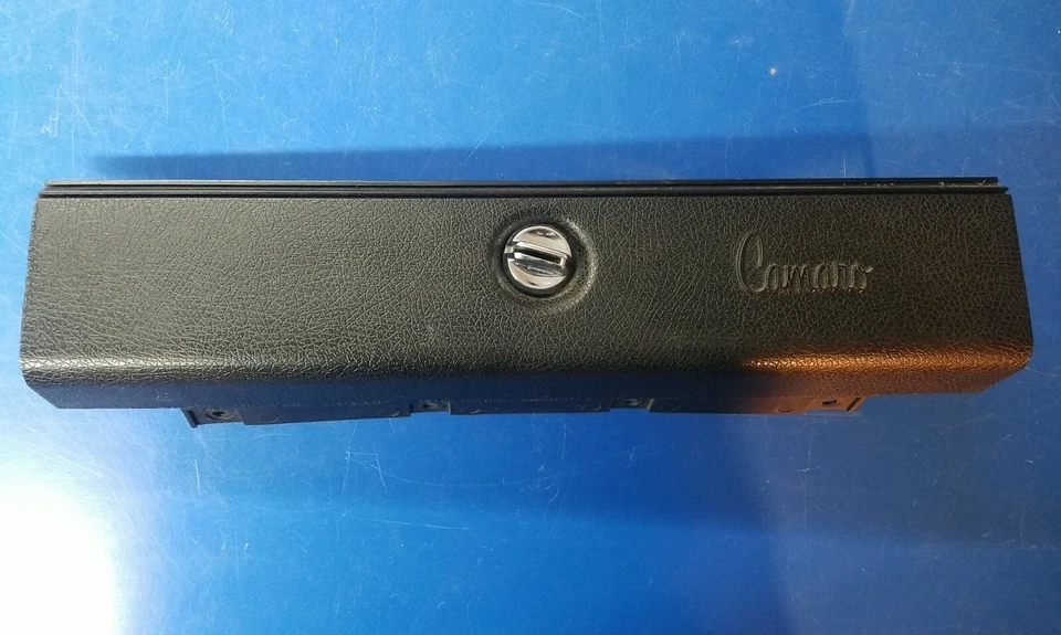 Chevrolet Camaro 1970-1977 puerta guantera negra usada Foto 1 de 4