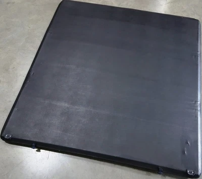 Cubierta Tonneau 19-25 Ram 1500 triple plegable 68581086AA platón corto genuina OEM Foto 1 de 4