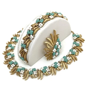 Crown Trifari Floral 3 Piece Set w White & Turquoise Color Flowers Signed - Picture 1 of 13