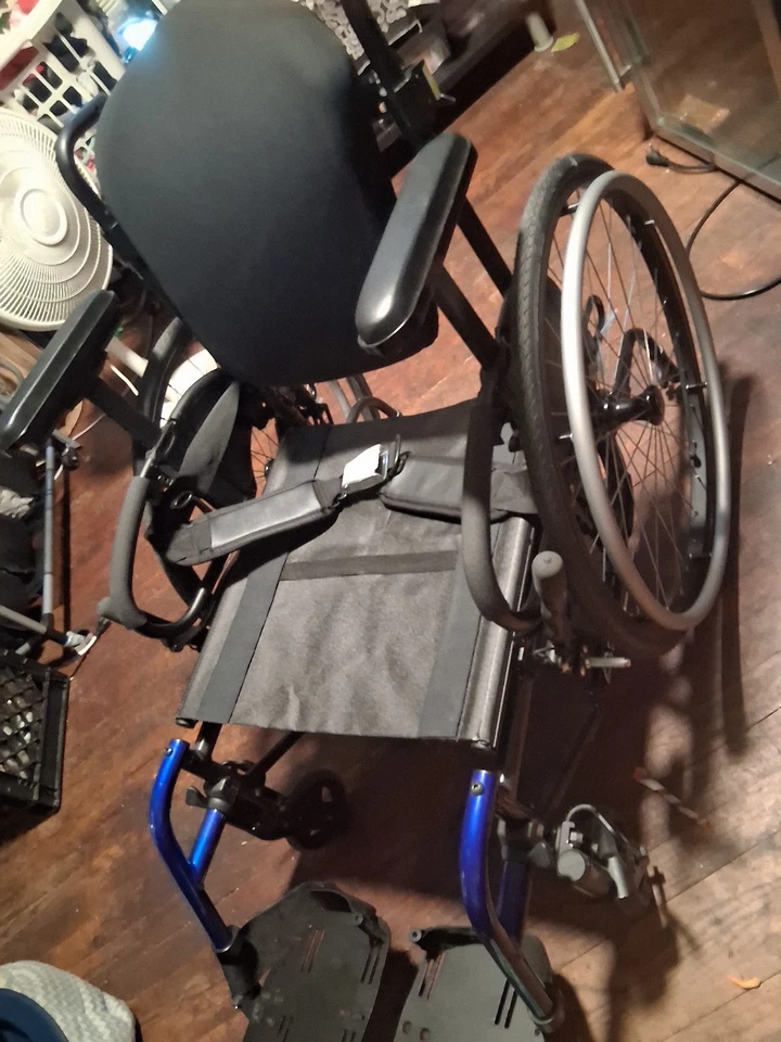 Silla de 2 ruedas Quickie Foto 1 de 2