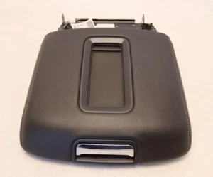 2020 GMC YUKON CENTER CONSOLE ARMREST COVER LID LEATHER BLACK OEM - Picture 1 of 3